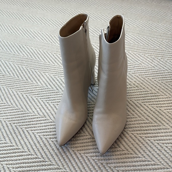 Marc Fisher JARLI POINTY ANKLE BOOTIE - Picture 4 of 8